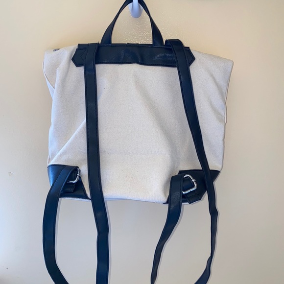 Simple backpack - Picture 2 of 4